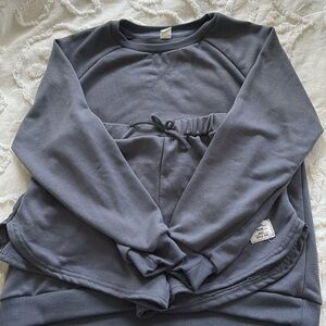 Navy long sleeve and short set 
never worn 
Size 11-12y